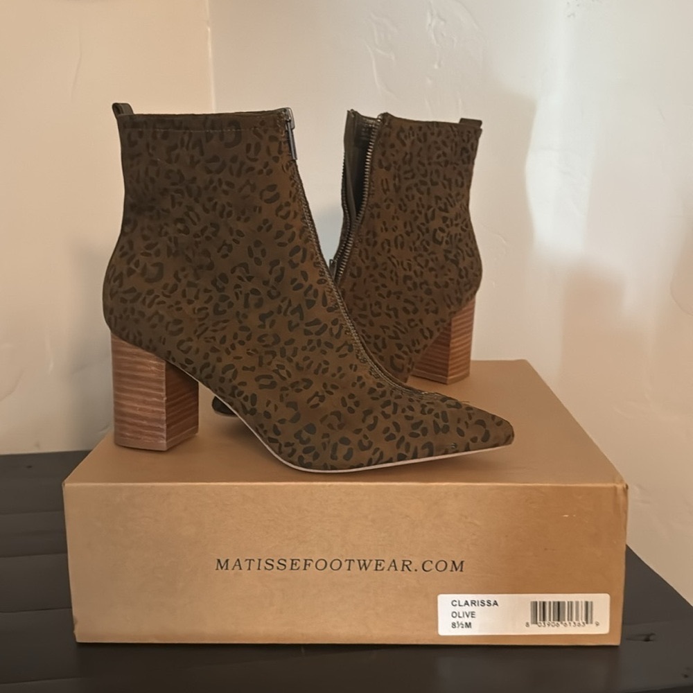 Coconuts by Matisse Clarissa Zipper Heeled Booties - Size 8.5
